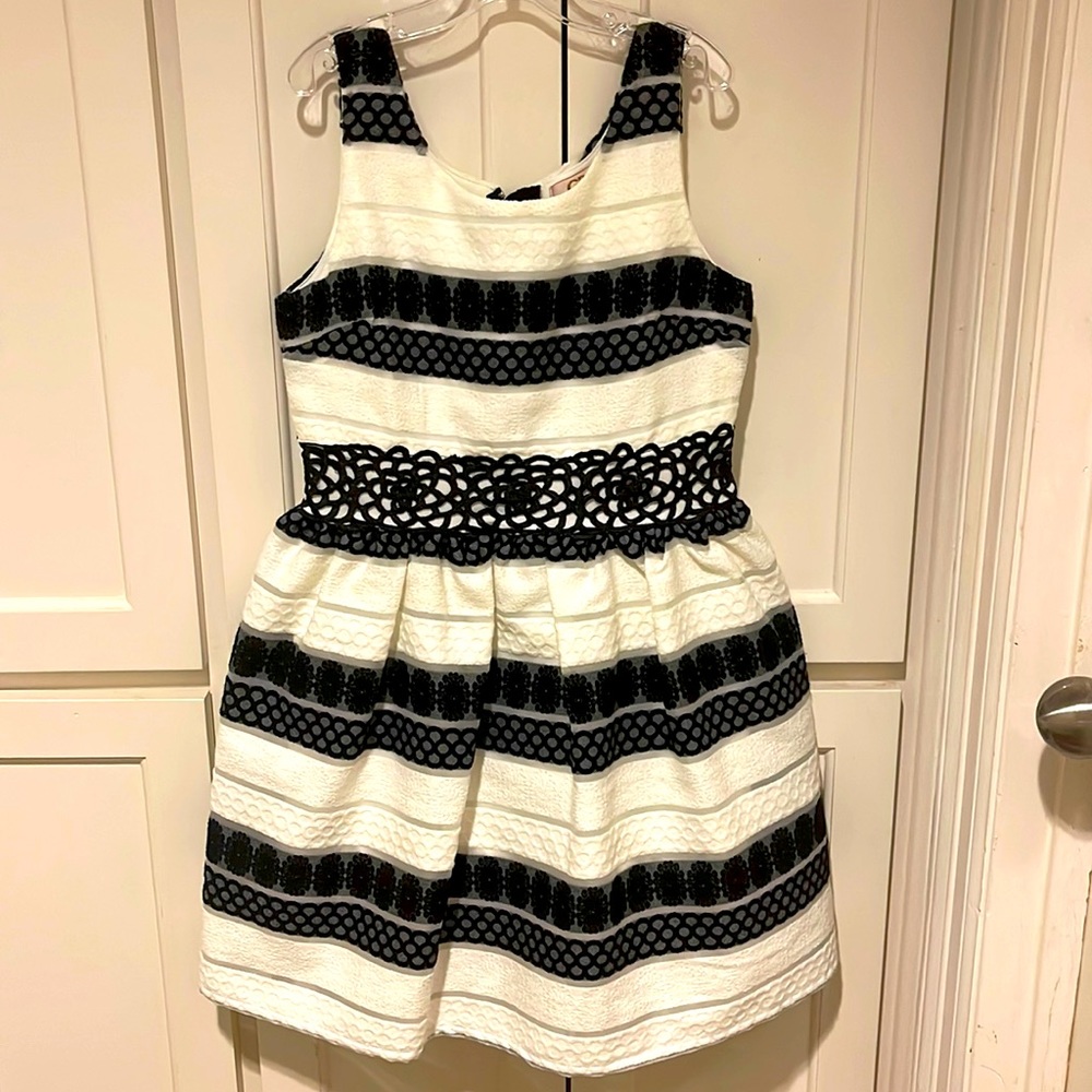 GB girls M black and white dress. Fits like 10/12.
